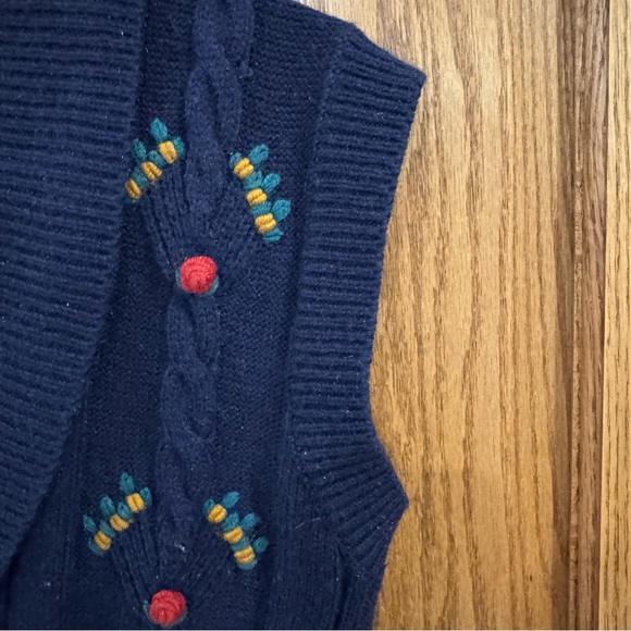 Vintage Petite Concept by Devon Embroidered Cable Knit Sweater Vest PM - Picture 6 of 8